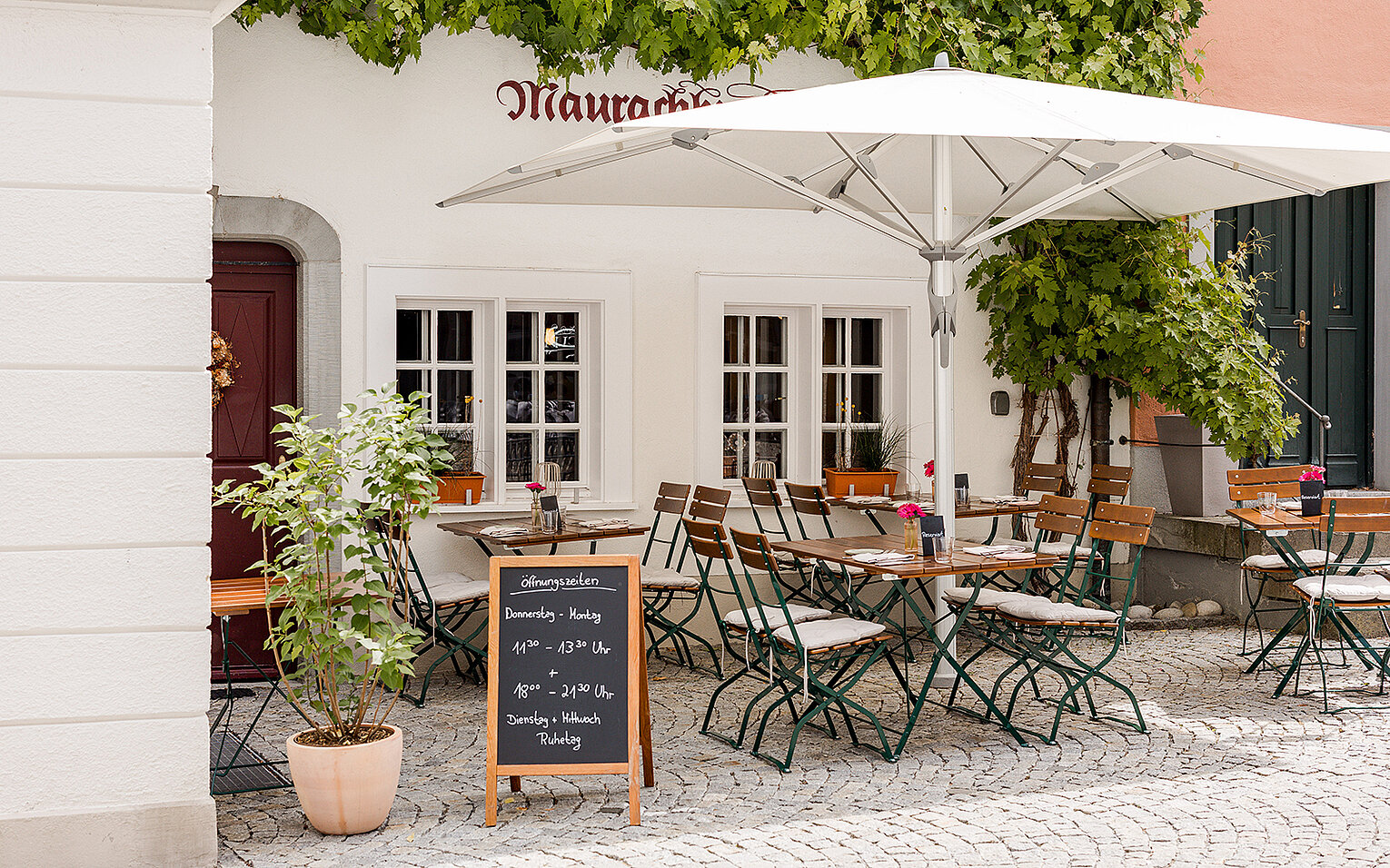 restaurant maurachbund – galerie – eingang – gartenbereich